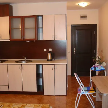 Апартхотел Saint Elena Apartcomplex 3*