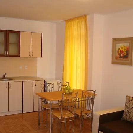 Апартхотел Saint Elena Apartcomplex